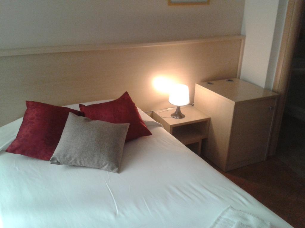 Domus Roma Hotel Стая снимка