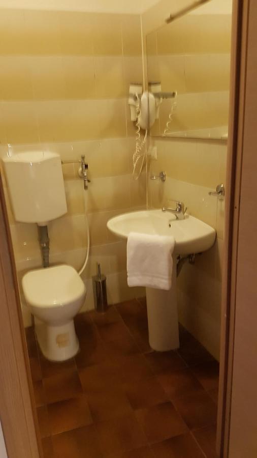Domus Roma Hotel Екстериор снимка